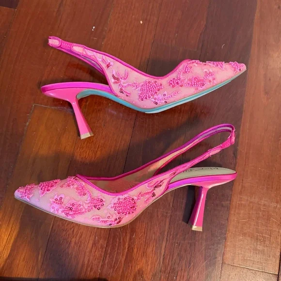 BNWOB Betsy Johnson Nikki Embroidered Sling Back Pumps 9 Fushia Pink Beaded - Picture 4 of 11